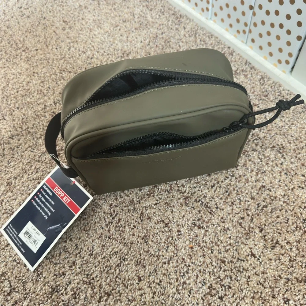 Duchamp London | Olive Green Dopp Kit - Picture 4 of 4